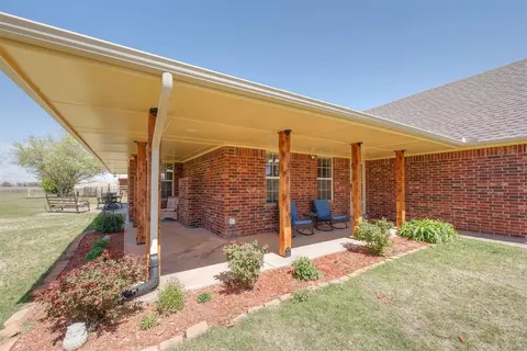 2310 Walnut Dr, Tuttle, OK 73089 photo 5