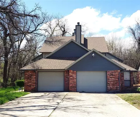 701 Small Oaks Dr, Midwest City, OK 73110