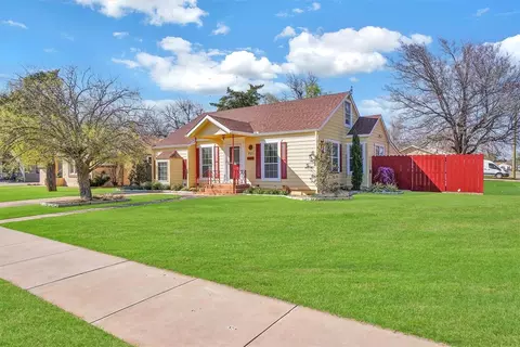 821 E Commerce St, Altus, OK 73521