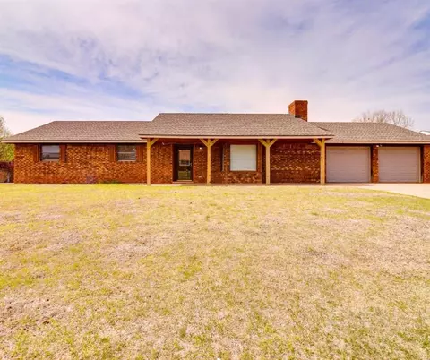 120 Randolph Rd, Clinton, OK 73601
