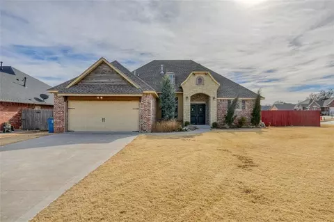 10804 Taylor Paige Dr, Midwest City, OK 73130