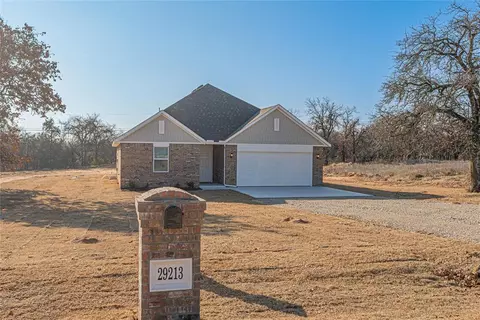29213 Apache Dr, Mcloud, OK 74851