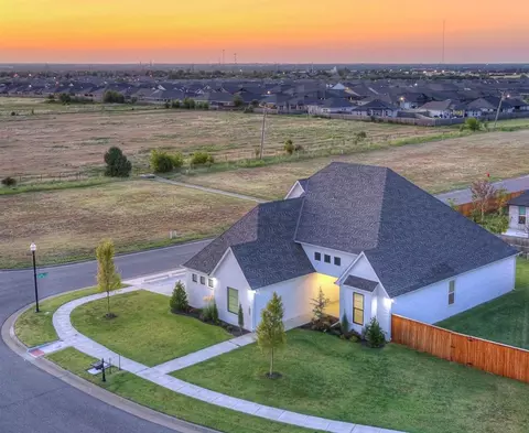 6421 NW 153rd St, Edmond, OK 73013