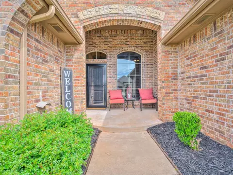 1709 NE 26th St, Moore, OK 73160