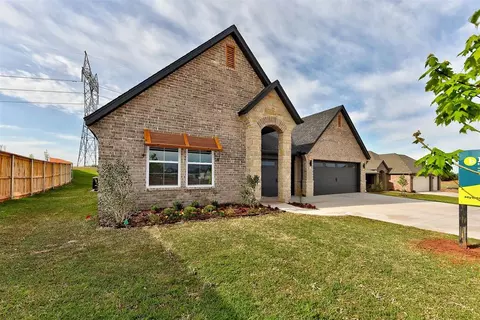 8908 Park Hills Dr, Edmond, OK 73034