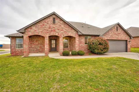 7042 Cherokee Lndg, Warr Acres, OK 73132