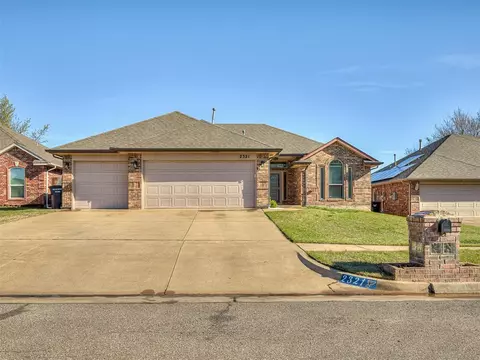 2321 NE 7th St, Moore, OK 73160