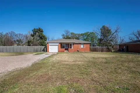 761 N 8th St, Noble, OK 73068