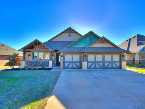 2004 Edgewater Dr, Moore, OK 73160 photo 1