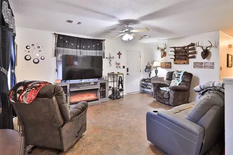 801 N Brooks St, Broken Bow, OK 74728 photo 4