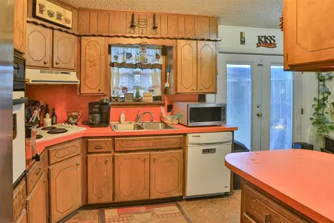 801 N Brooks St, Broken Bow, OK 74728 photo 6