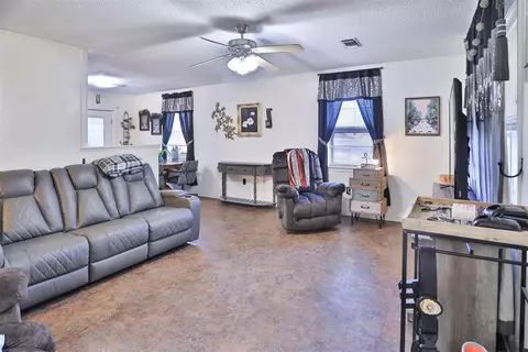 801 N Brooks St, Broken Bow, OK 74728 photo 3