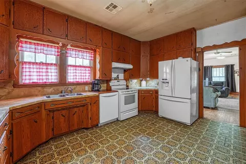 209 N Third St, Cheyenne, OK 73628 photo 8