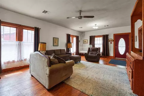209 N Third St, Cheyenne, OK 73628 photo 5