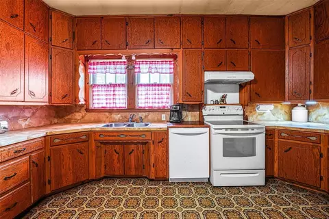 209 N Third St, Cheyenne, OK 73628 photo 9