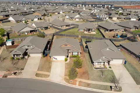 18905 Valencia Park Dr, Edmond, OK 73012