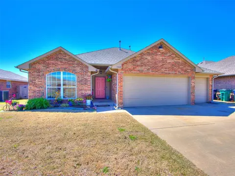 11108 SW 6th St, Yukon, OK 73099