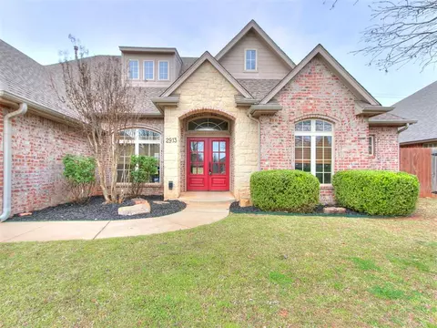 2913 SE 26th St, Moore, OK 73160