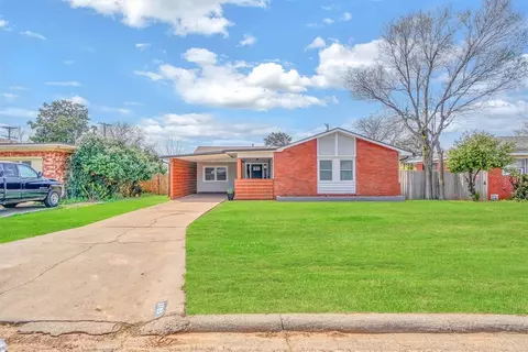 1705 N Hudson Dr, Altus, OK 73521