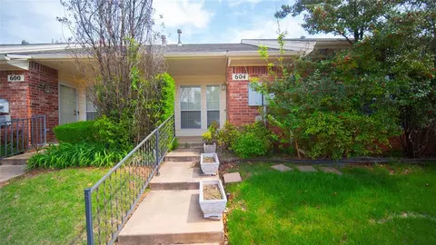 604 Stag Trl, Edmond, OK 73012