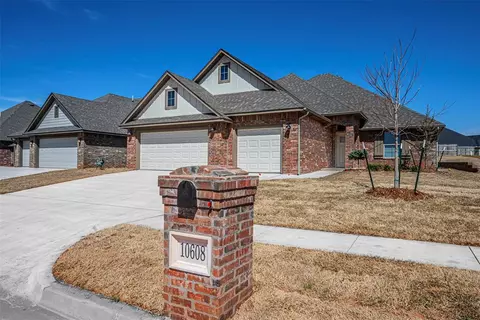 10608 Two Lakes Dr, Yukon, OK 73099