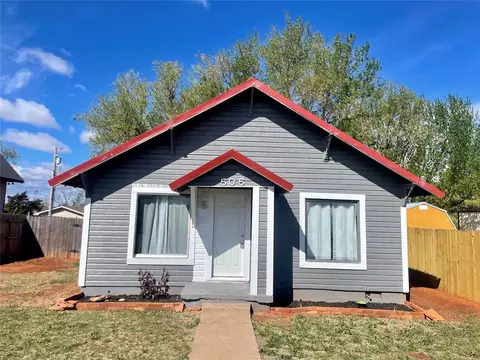 505 N Wolfley St, Elk City, OK 73644