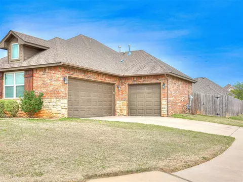 17300 Shadow Hawk Ln, Edmond, OK 73012 photo 4