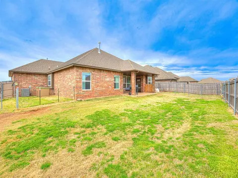 17300 Shadow Hawk Ln, Edmond, OK 73012 photo 38