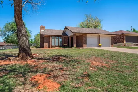 2054 E Canadian Court Ter, Mustang, OK 73064