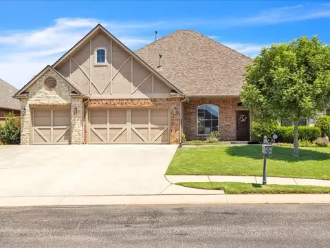 2141 Bridgeview Blvd, Edmond, OK 73003