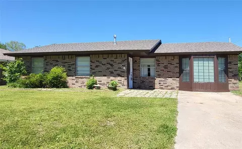 310 Ashway St, Okemah, OK 74859