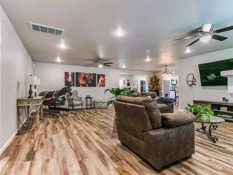 501 E Washington Ave, Guthrie, OK 73044 photo 12