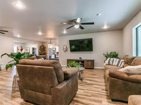 501 E Washington Ave, Guthrie, OK 73044 photo 11