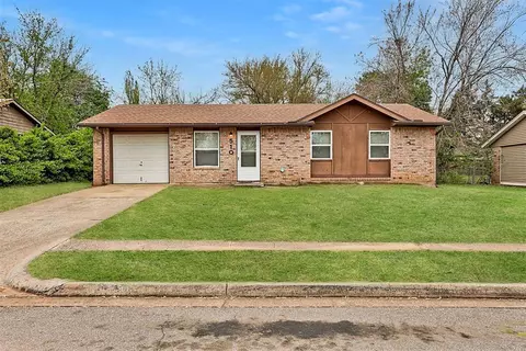 510 Holsey Dr, Noble, OK 73068