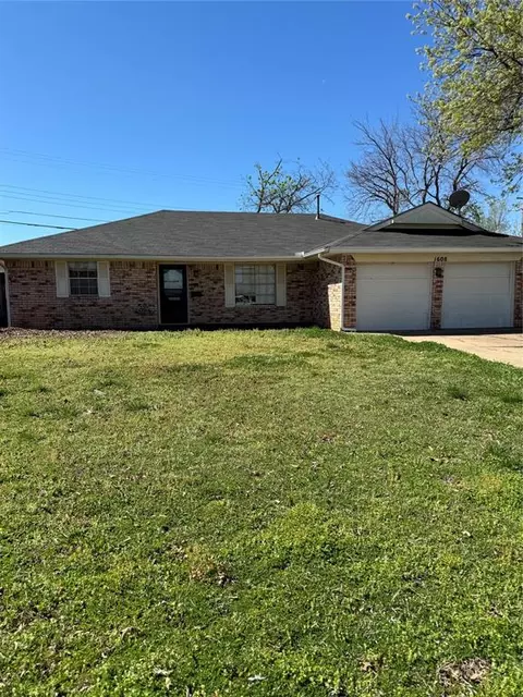 1608 Ashley Dr, The Village, OK 73120