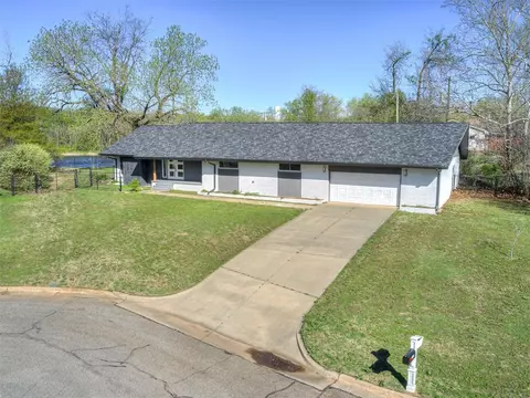2211 Ravenwood Ln, Norman, OK 73071