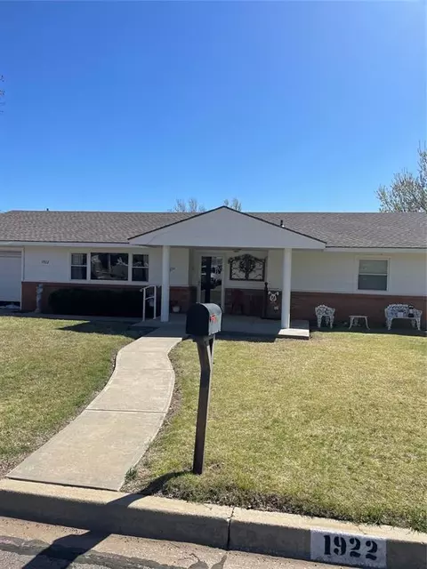 1922 14th, Woodward, OK 73801