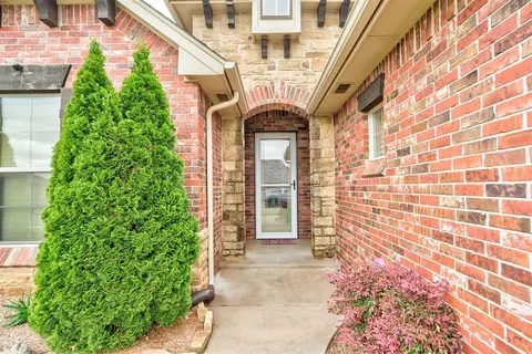 4001 Lambeth St, Mustang, OK 73064