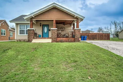 1415 S 17th St, Chickasha, OK 73018