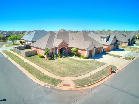 501 Land Run Ln, Yukon, OK 73099
