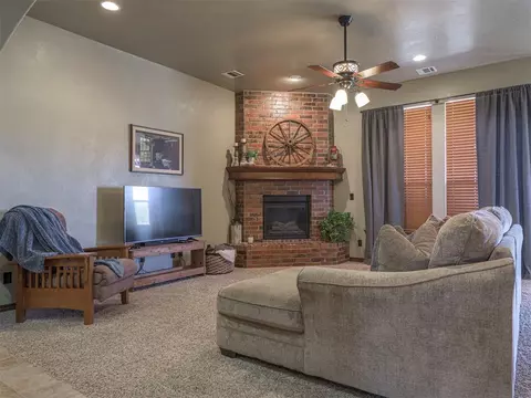1611 Camelot St, Tuttle, OK 73089 photo 10