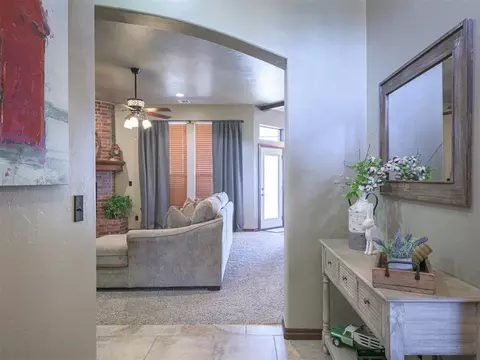1611 Camelot St, Tuttle, OK 73089 photo 4