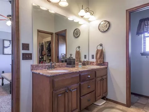 1611 Camelot St, Tuttle, OK 73089 photo 23