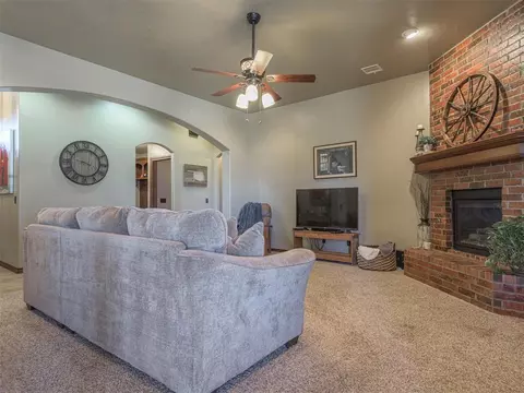 1611 Camelot St, Tuttle, OK 73089 photo 11