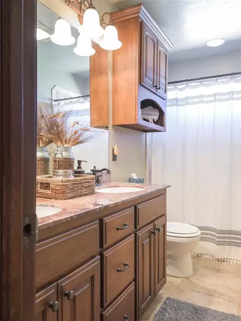 1611 Camelot St, Tuttle, OK 73089 photo 7