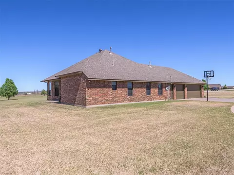 1611 Camelot St, Tuttle, OK 73089 photo 37