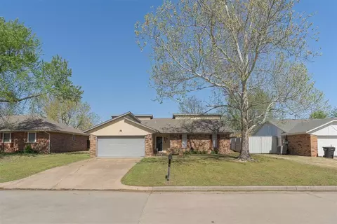 713 Saint Charles St, Moore, OK 73160