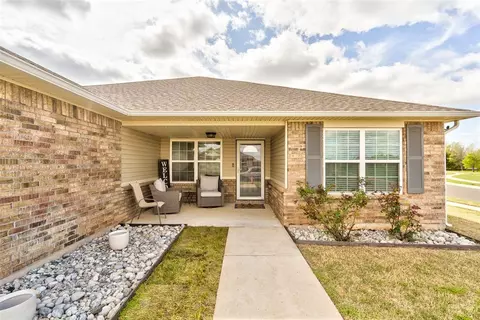 2929 Sun Berry Way, Yukon, OK 73099