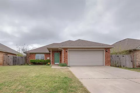 600 E Greenwood Ln, Mustang, OK 73064