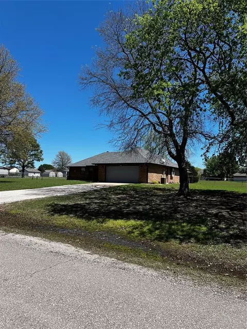 15 Melanie Ln, Shawnee, OK 74801